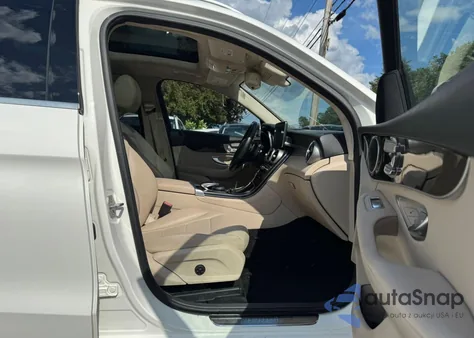 2016 Mercedes-Benz Glc 300 z USA, uszkodzony, nr VIN WDC0G4JB6GF040281